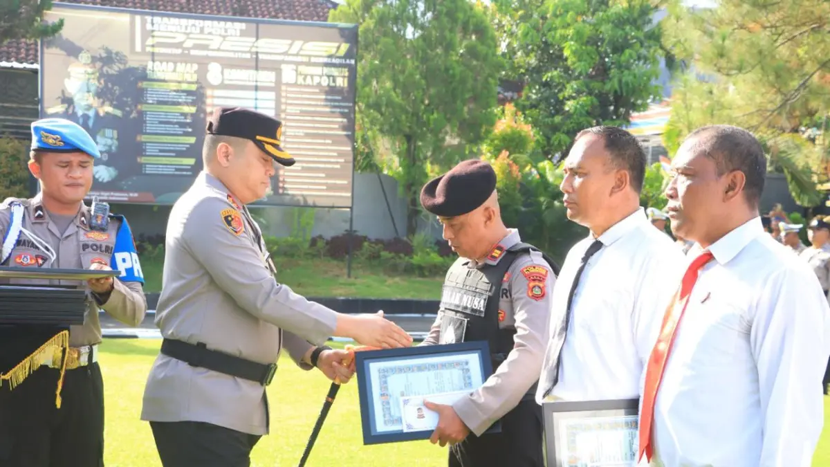 Tim Jalak Nusa saat menerima penghargaan dari Kapolres Klungkung. (istimewa)
