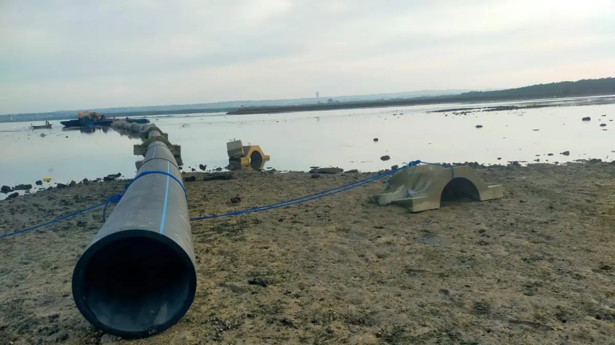 PIPA BAWAH LAUT: Penampakan jaringan pipa distribusi air PDAM Badung bawah laut menuju kawasan Kuta Selatan. (ist)