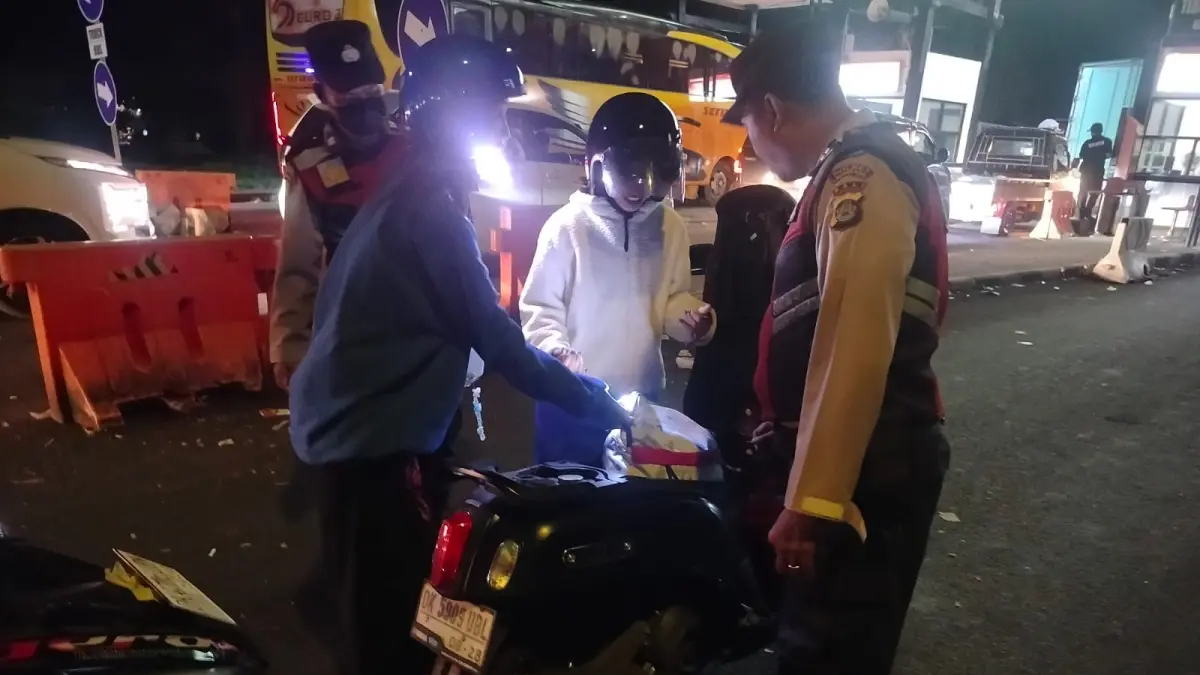 2. Keluar Bali Makin Ketat, Polisi Sisir Penumpang dan Barang di Gilimanuk