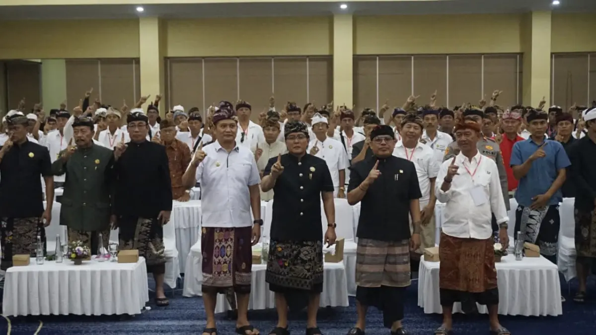 Bupati Jembrana IMade Kembang Hartawan saat menghadiri Loka Sabha Madya VIII MGPSSR Jembrana.