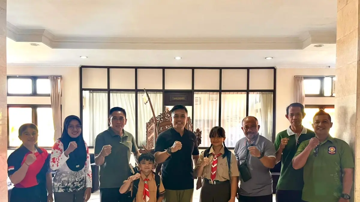 Wabup Ipat melepas dua atlet muda motocross untuk berlaga di Kejurnas Motocross 2026 di Karanganyar.&nbsp;