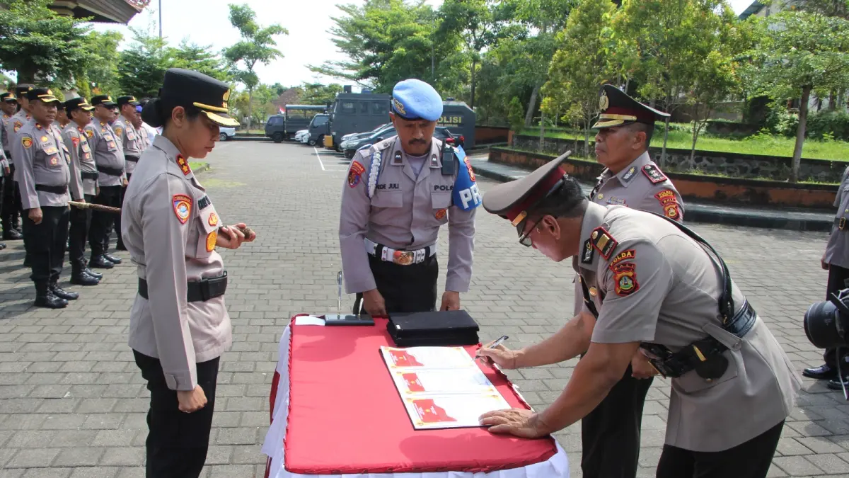 Kapolres Jembrana, Kadek Citra Dewi Suparwati saat upacara serah terima jabatan di Halaman Gedung Auditorium Pemkab Jembrana, Senin (11/5/2026). (ist)