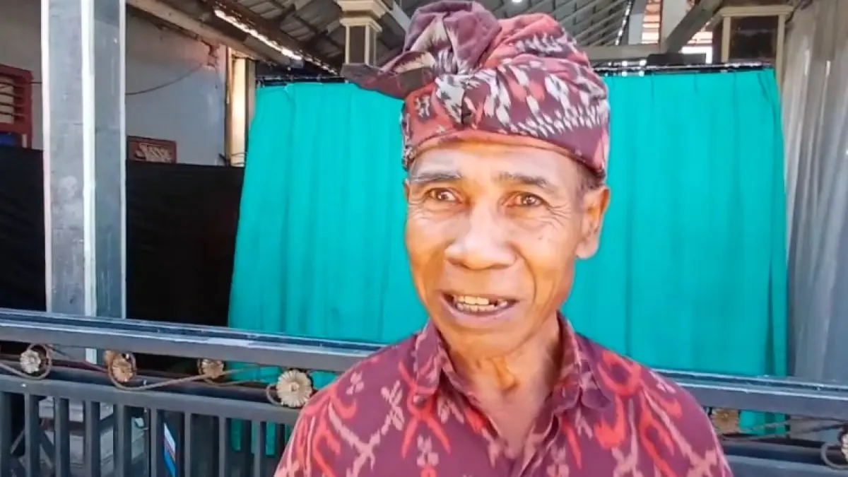 Nyoman Merta, peternak ayam di desa Perean kecamatan Baturiti kabupaten Tabanan. (ist)
