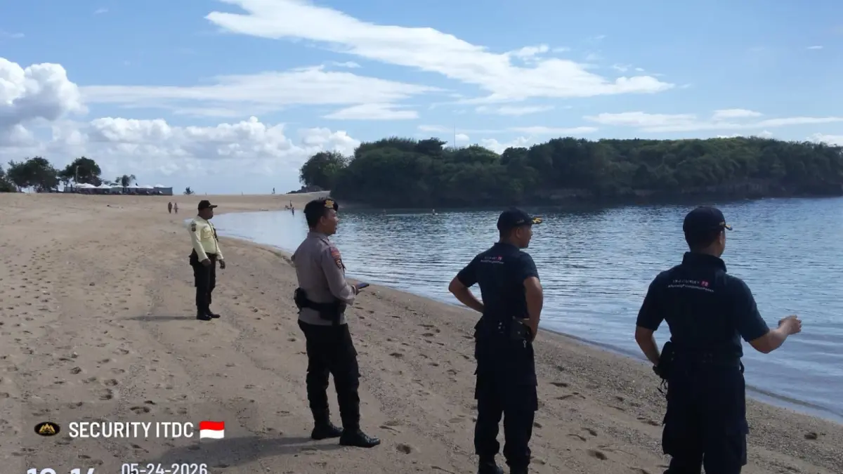 PEMANTAUAN: Tim Gabungan saat melakukan pemantauan di Pantai Nusa Dua, Minggu (24/5). (ist)