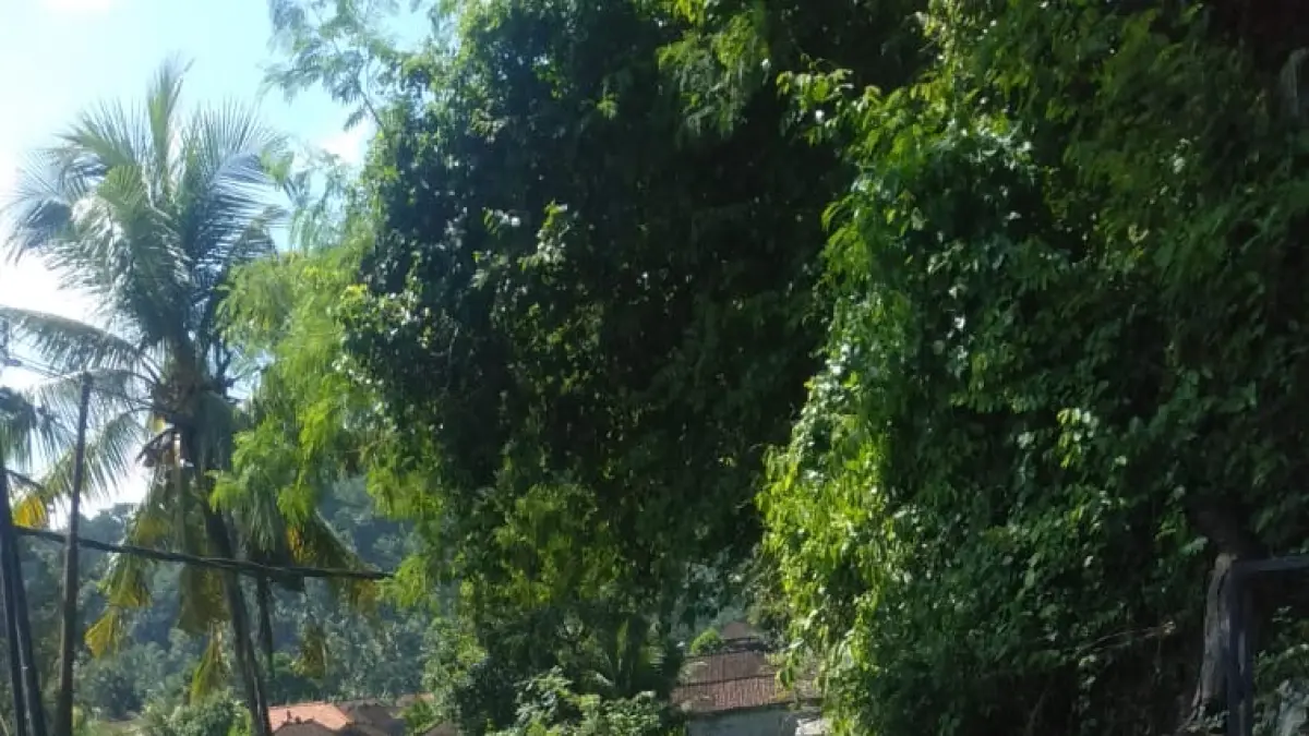 RUSAK: Kondisi jalan Sidemen-Klungkung rusak parah. (ist)

