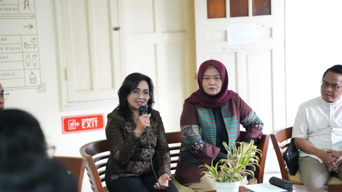 STUDY TIRU: Ketua K3S Kabupaten Badung, Nyonya Rasniathi Adi Arnawa bersama rombongan melakukan study tiru ke UPTD Pelayanan Sosial Griya Bina Karya Dinsos, Provinsi Jawa Barat, Jumat (22/5). (ist)