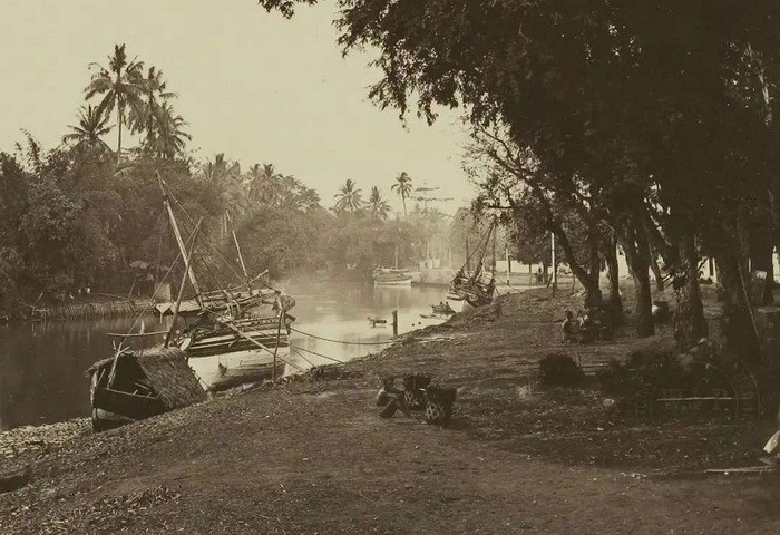 AKTIFITAS - Aktifitas warga kota Pekalongan di bantara sungai Lodji