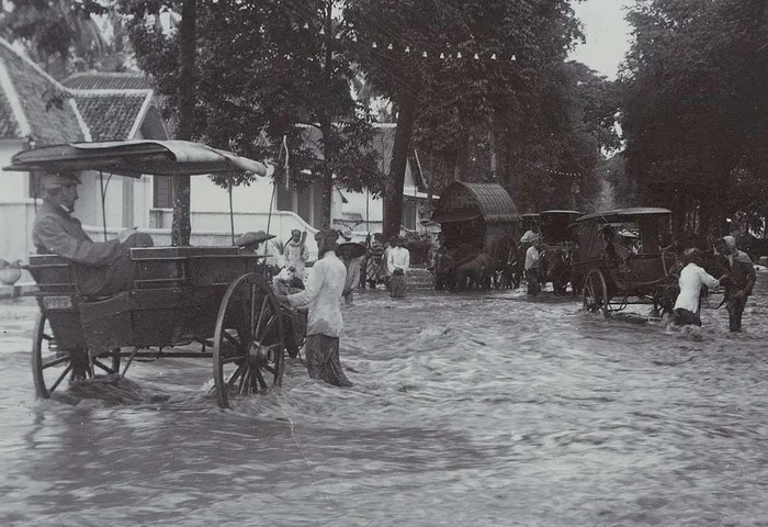 BANJIR - Potret suasan abanjir di wilayah Pekalongan pada wakatu lampau