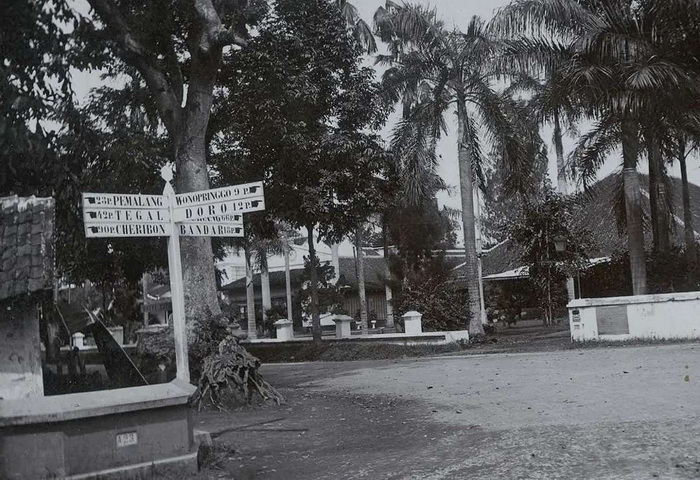 PENTUNJUK ARAH- Lokasi pentunjuk arah jalan, lokais ini sekarang menjadi Pos Polisi THR