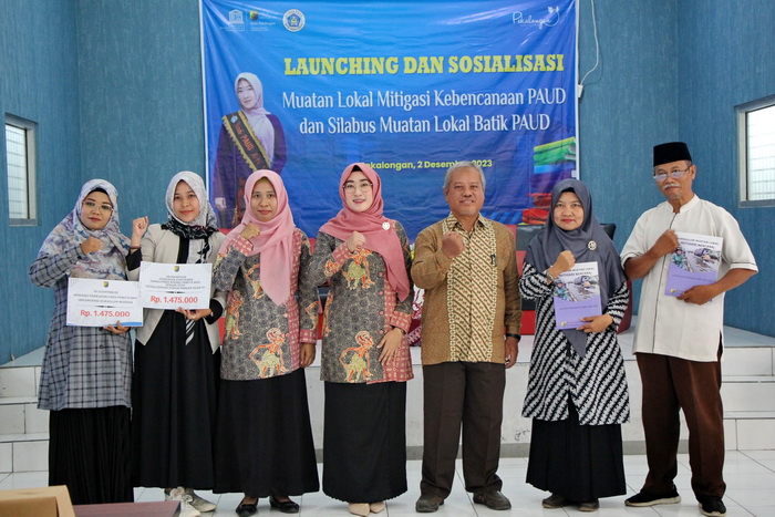 SEPAKAT &ndash; Pemateri, Dindik Kota Pekalongan didampingi Bunda PAUD saat&nbsp; launching kurikulum mulok mitigasi bencana bagi PAUD,&nbsp; pada sabtu (2/12/2023).