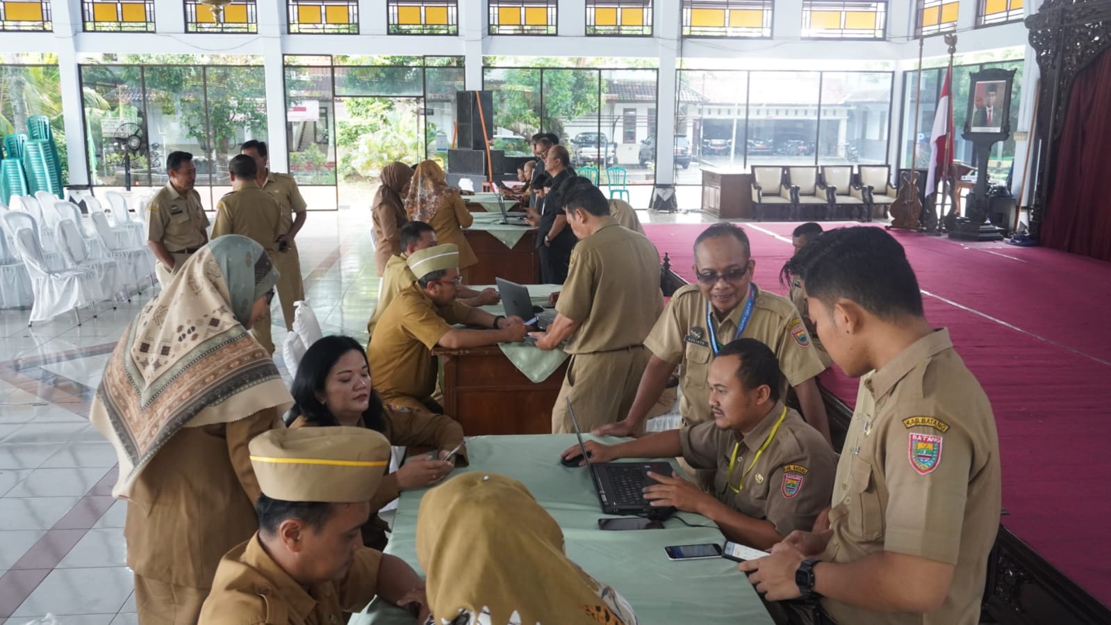 IKD UNTUK ASN: Proses aktivasi IKD untuk para ASN di Kabupaten Batang yang dipusatkan di Pendopo Kabupaten Batang. (istimewa)