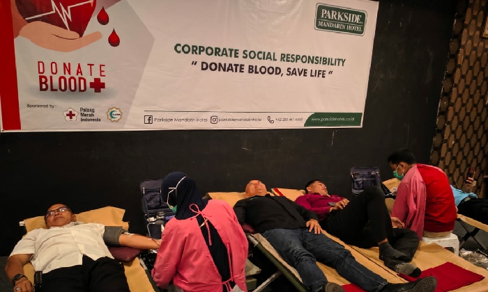 DONOR DARAH - Parkside Mandari Hotel Pekalongan bekerjasama dengan Palang Merah Indoneia (PMI) Kota Pekalongan, menggelar donor darah pada Kamis (7/12/2023)