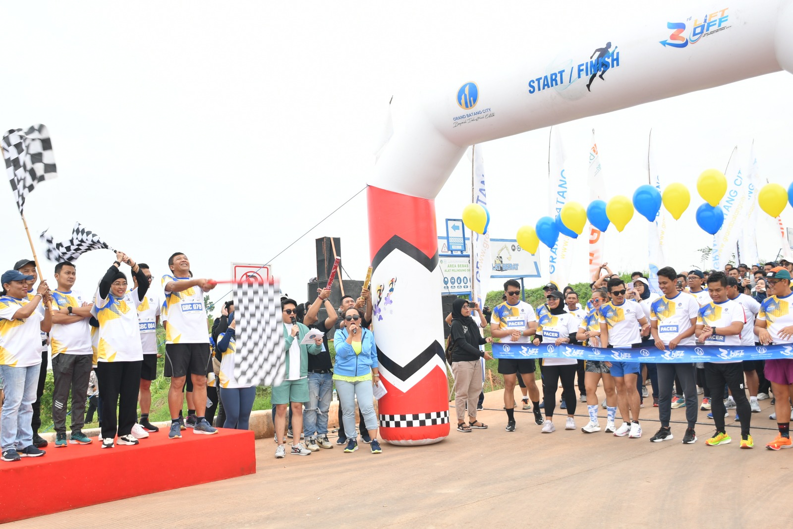 MERIAH: Suasana meriah kegiatan peringatan tiga tahun KITB dengan fun run. (istimewa)