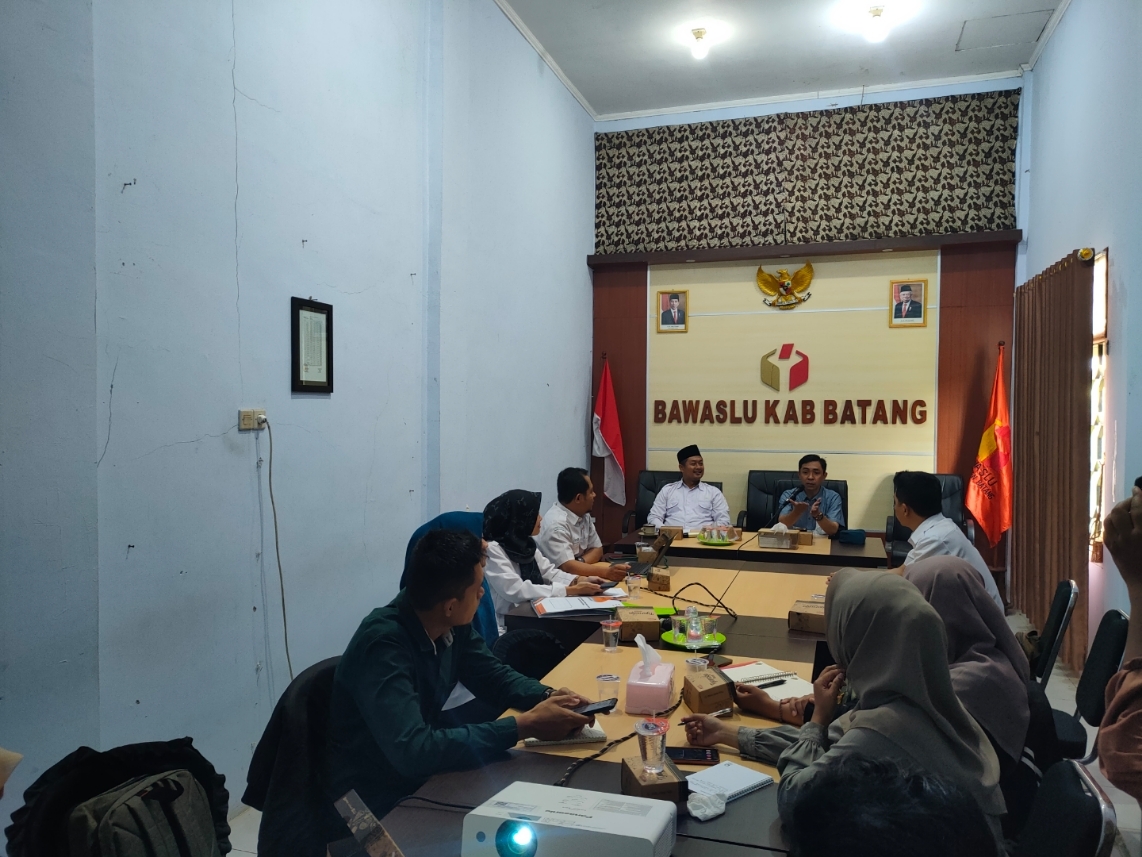 UPGRADE: Suasana upgrading jajaran Panwascam di Kabupaten Batang di bidang digital. (Riyan Fadli/Jawa Pos Metro Pekalongan)