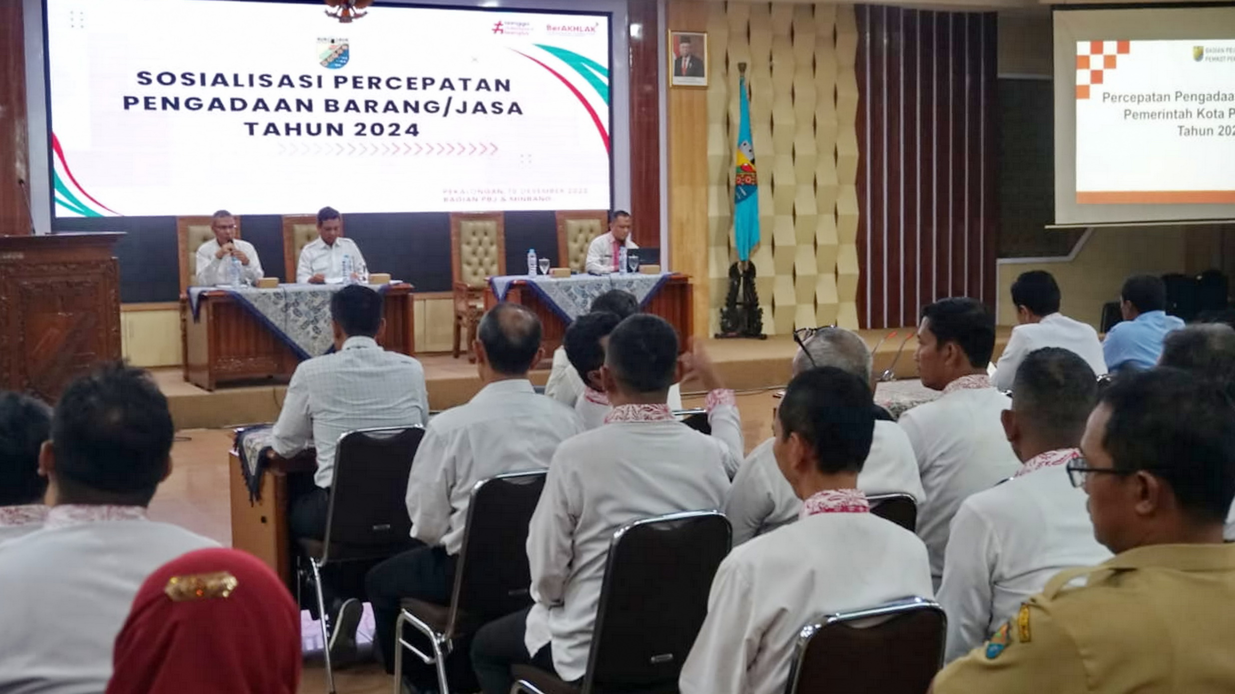 ARAHAN - Walikota Pekalongan, HA Afzan Arslan Djunaid saat berikan arahan terkait PBJ, Selasa (19/12/2023).