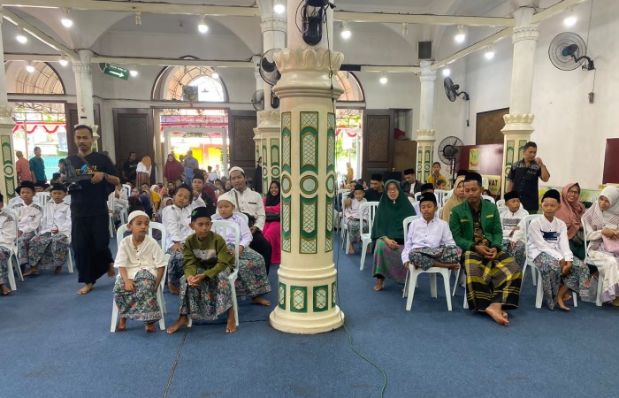 SIAP DIKHITAN : Puluhan anak didampingi orang tuanya masing-masing mengikuti khitan gratis dalam Harlah ke-6 JSN di Gedung Kanzus Sholawat Kota Pekalongan Sabtu (30/12/202).