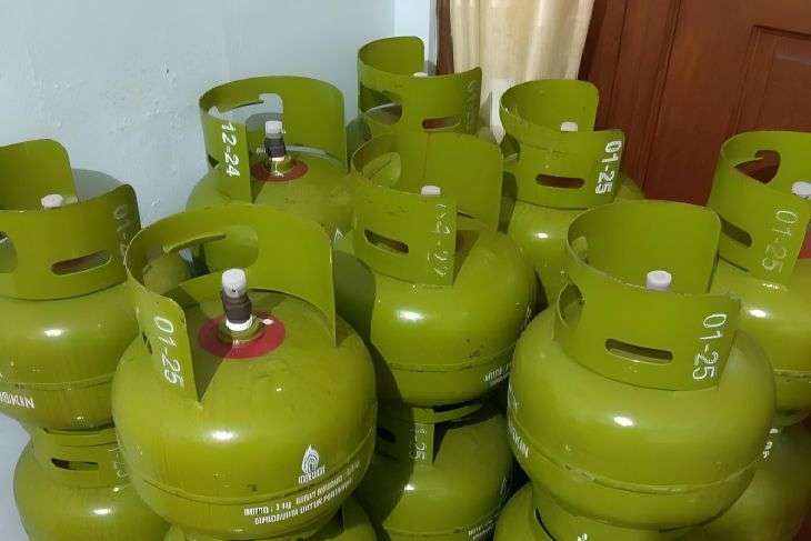 DIPERKETAT : Tumpukan LPG 3 kilogram siap untuk didistribusikan kepada masyarakat.