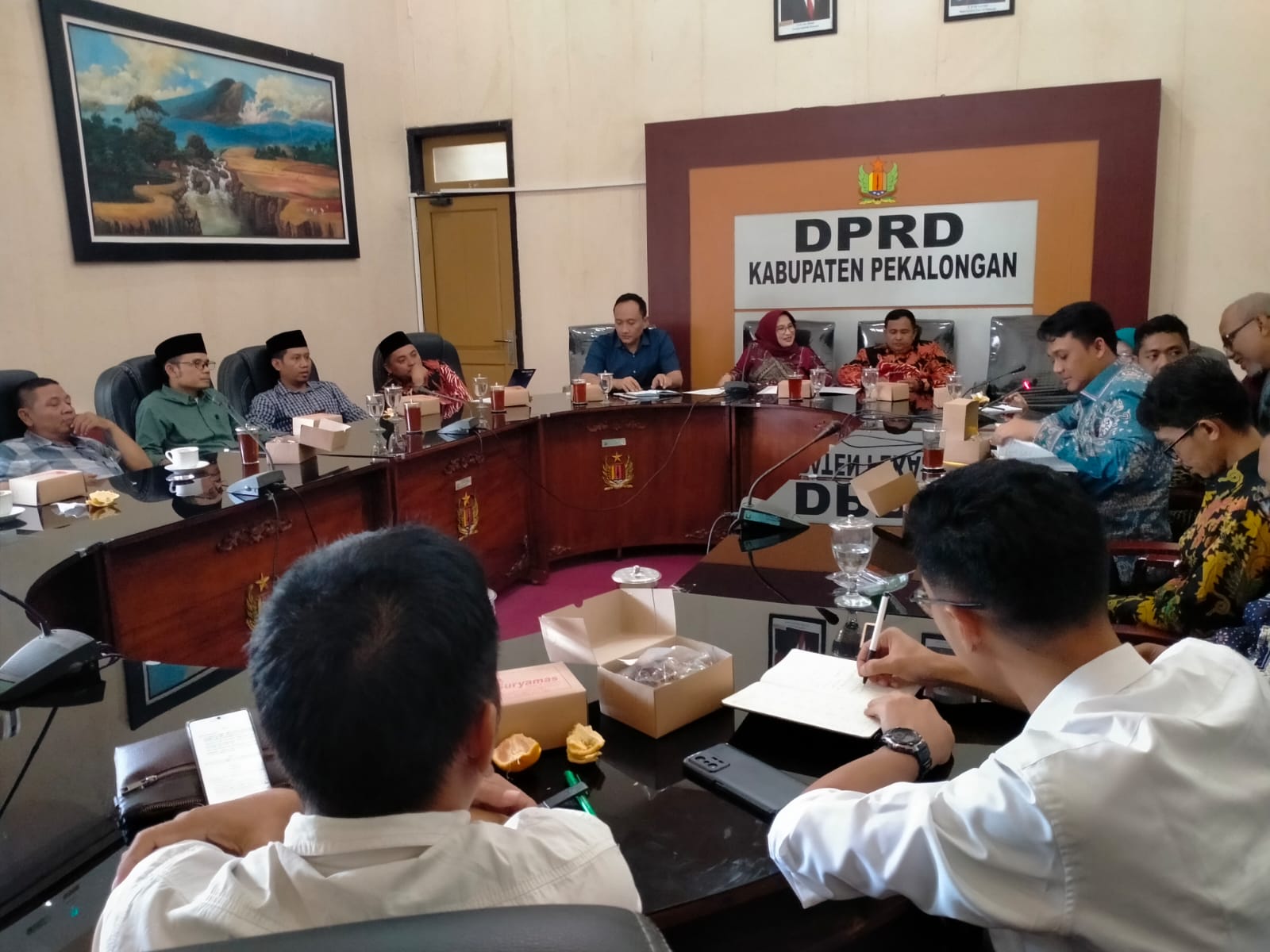 JELANG PEMILU: KPU dan Bawaslu Kabupaten Pekalongan saat rapat koordinasi dengan DPRD terkait dinamika jelang Pemilu 2024, Rabu (3/1/2024).