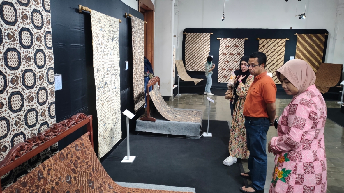 KUNJUNGI MUSEUM : Politisi PKS, Rizal Bawazier saat mengunjungi Museum Batik Pekalongan, Kamis (4/1/2024).