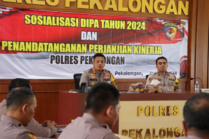 TRANSPARANSI: Kapolres Pekalongan AKBP Wahyu Rohadi saat memaparkan sosialiasi DIPA tahun 2024, Kamis (11/1/2024).