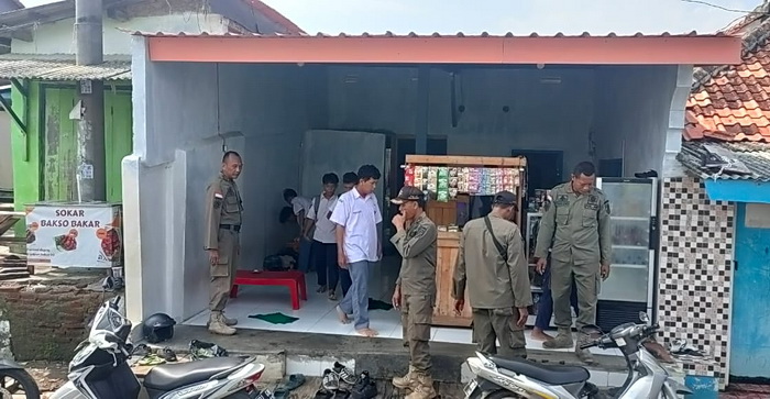 AMANKAN &ndash; Puluhan pelajar saat diamankan di&nbsp;salah satu rumah warga, pada Selasa 16 Januari 2024.