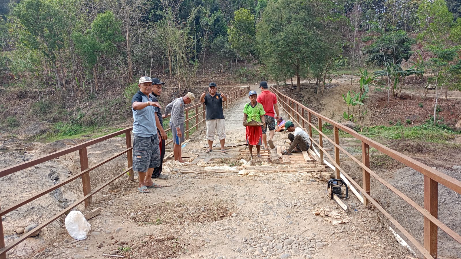 MEMBAHAYAKAN: Kondisi Jembatan Suromadu yang rusak parah dimakan usia. (istimewa)