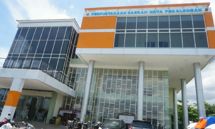 LAYANAN LENGKAP : Penampakan gedung baru Perpusda Kota Pekalongan di Jalan H. Sabrawi, Kelurahan Tirto, Kecamatan Pekalongan Barat.