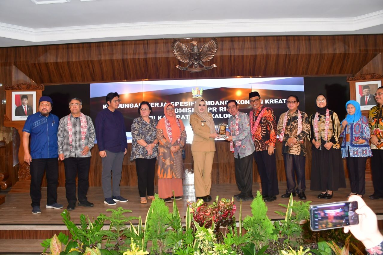 KOTA KREATIF: Bupati Pekalongan Fadia Arafiq saat menerima kunjungan kerja Komisi X DPR RI, di Aula Setda, Senin (29/1/2024).