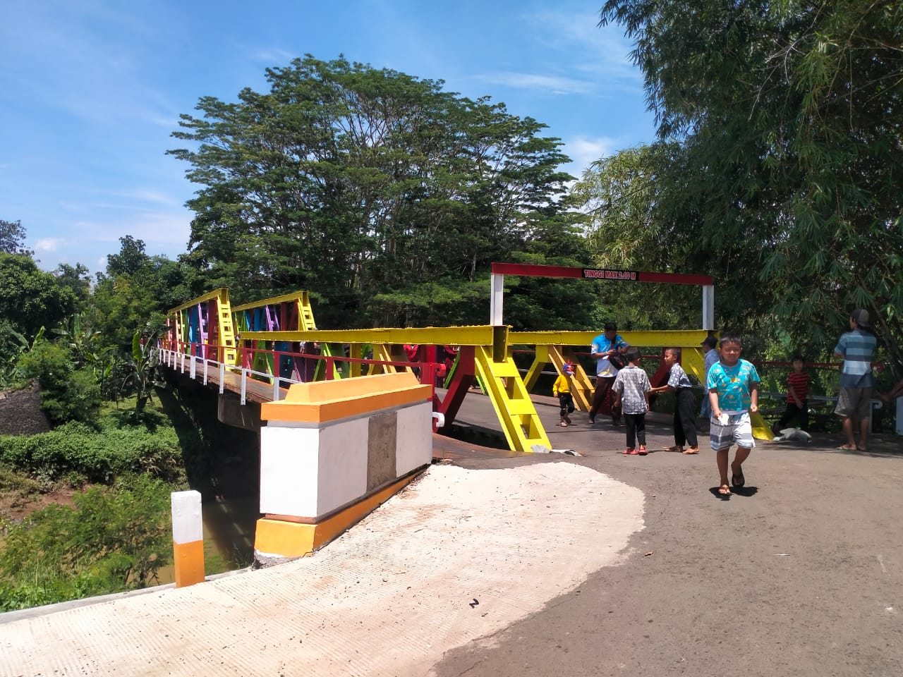 KEREN: Bentuk jembatan Kalijambe-Pantianom setelah diperbaiki dan diresmikan Pemerintah Kabupaten Pekalongan, Kamis (1/2/2024).