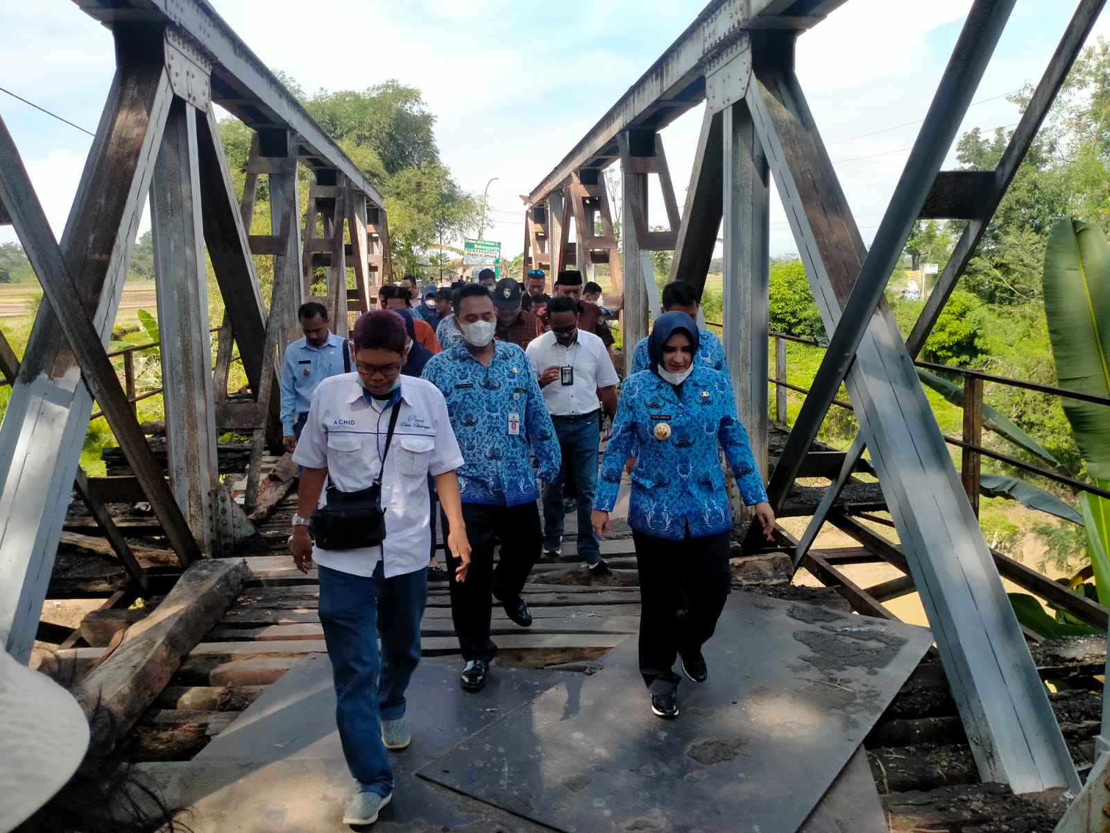 NGERI: Kondisi jembatan Kalijambe-Pantianom sebelum diperbaiki, Bupati Pekalongan Fadia Arafiq cek langsung ke lokasi saat itu, pada Mei 2022.
