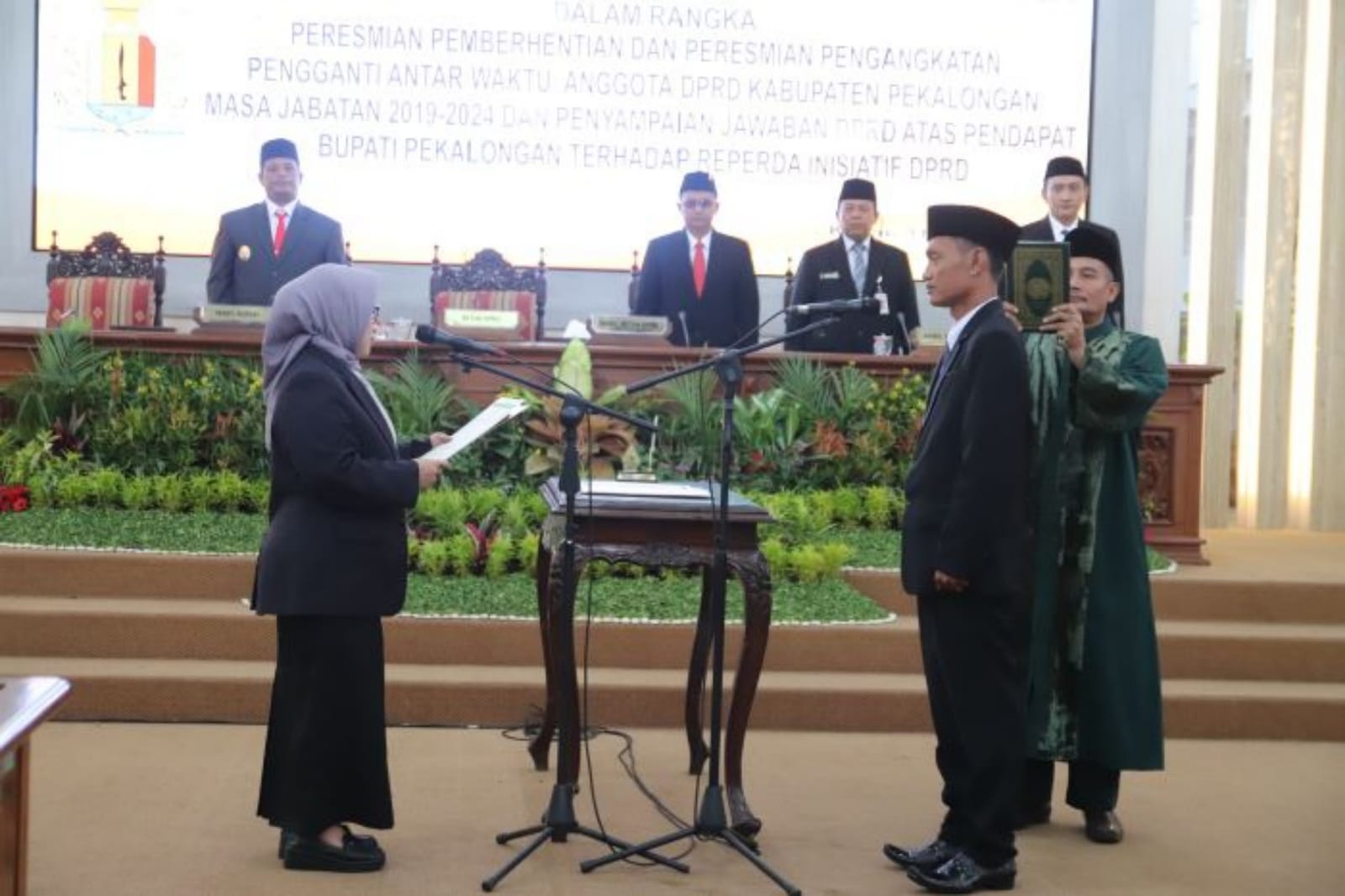 PAW: Eva Abdullah saat diambil sumpah jabatannya sebagai anggota PAW DPRD Kabupaten Pekalongan Fraksi Gerindra menggantikan Saeful Arif, Rabu (31/1/2024).