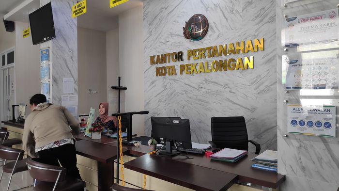 LAYANAN : Kantor BPN Kota Pekalongan saat melayani masyarakat kota Pekalongan dalam pengurusan dokumen tanah