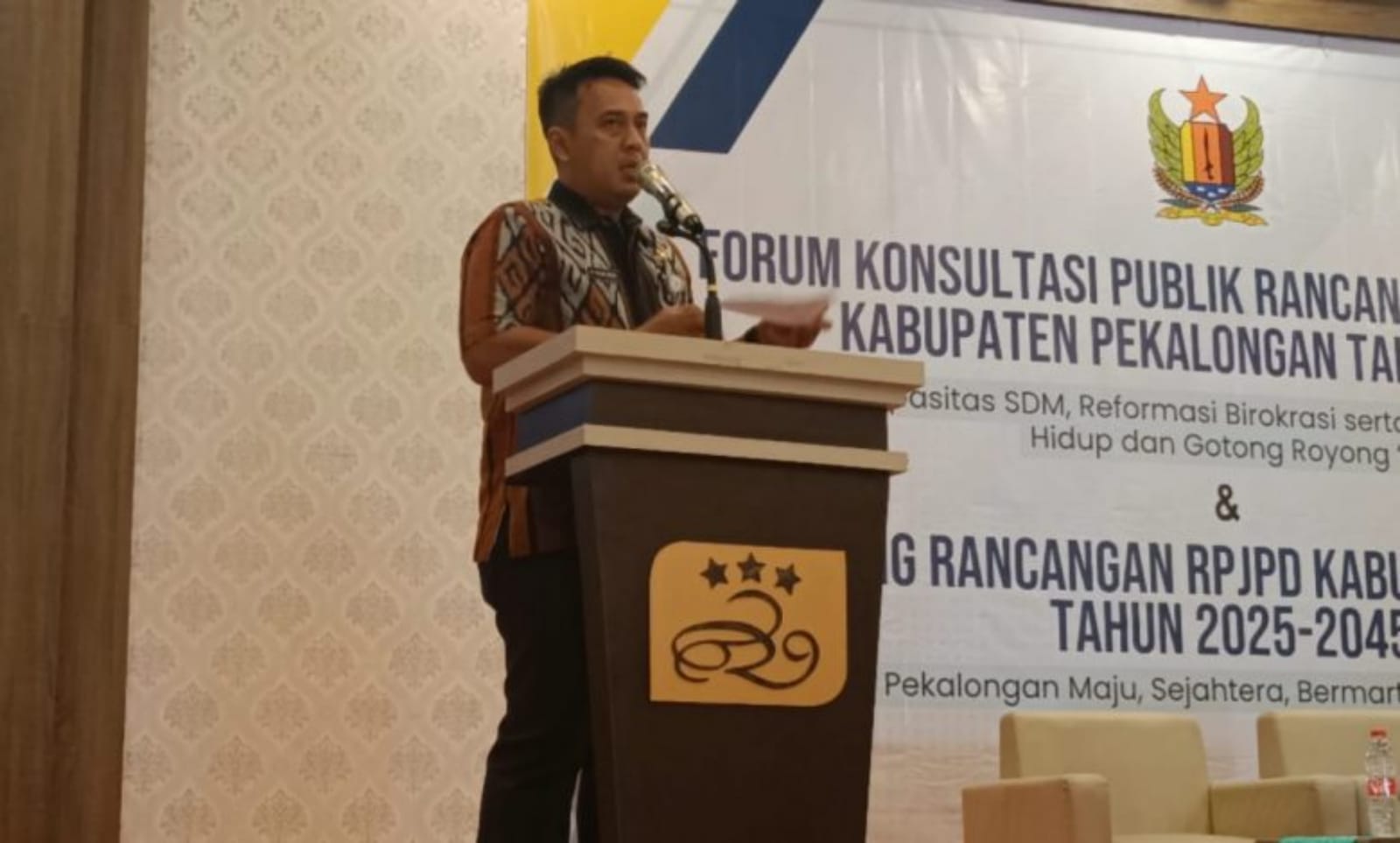 RENCANA KERJA: Sekda Kabupaten Pekalongan Yulian Akbar saat d dalam acara Forum Konsultasi Publik RKPD tahun 2025, Selasa (6/2/2024).