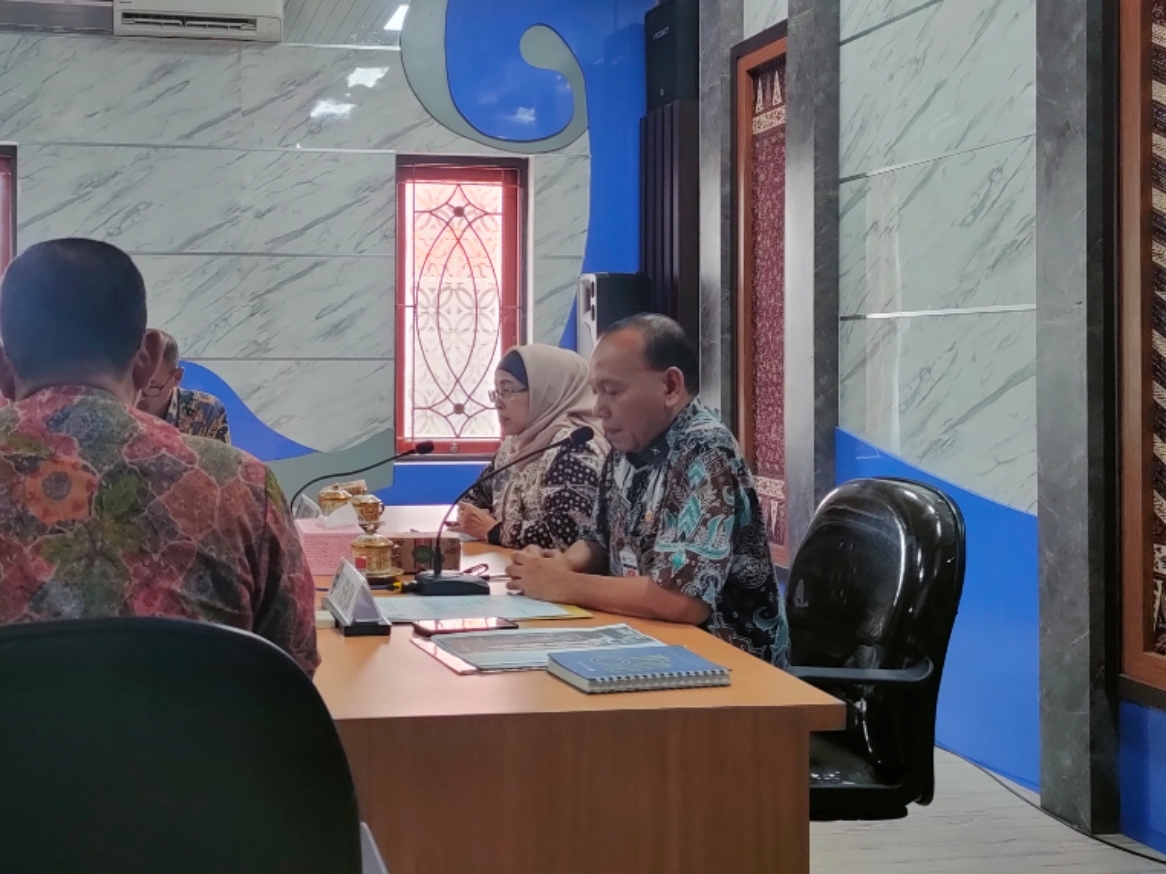 Pj Bupati Batang Lani Dwi Rejeki saat pencanangan kabupaten sehat di aula Bapelitbang Kabupaten Batang. (Riyan Fadli Jawa Pos Metro Pekalongan)