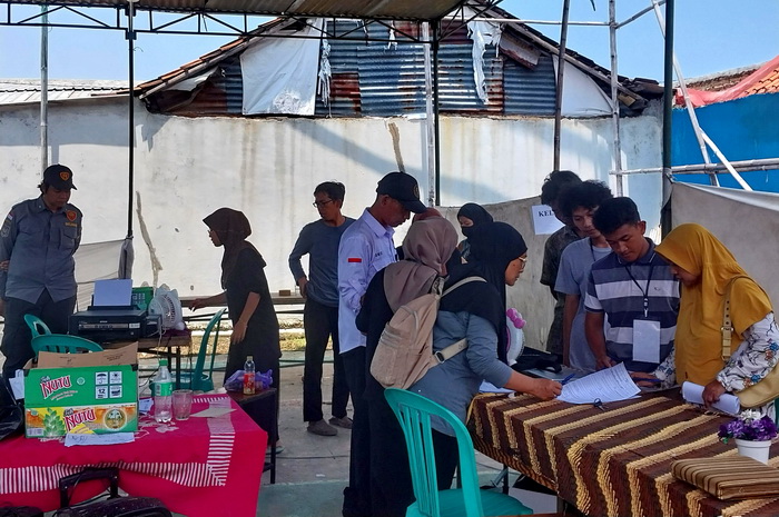 MITIGASI: Bawaslu Kota Pekalongan saat melakukan mitigasi, keterlambatan TPS yang belum selesai hitung suara, pada Kamis (15/2/2025).
