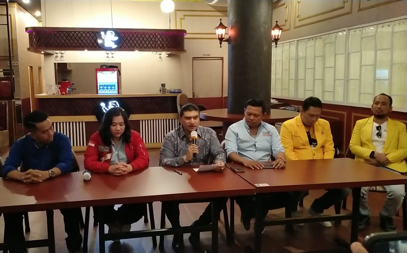 HASIL PILPRES: Tim Kampanye Daerah (TKD) Prabowo-Gibran Kabupaten Pekalongan saat menggelar konferensi pers kemenangan, Jumat (16/2/2024).