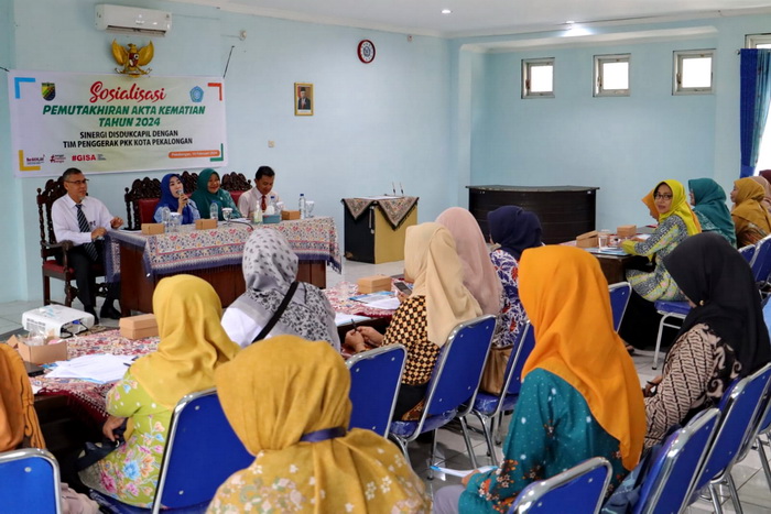 SOSIALISASI: Disdukcapil saat menggelar sosialisasi pemutakhiran akta kematian dengan TP PKK tingkat kelurahan hingga kota di aula Disdukcapil, Kamis (15/2/2024).