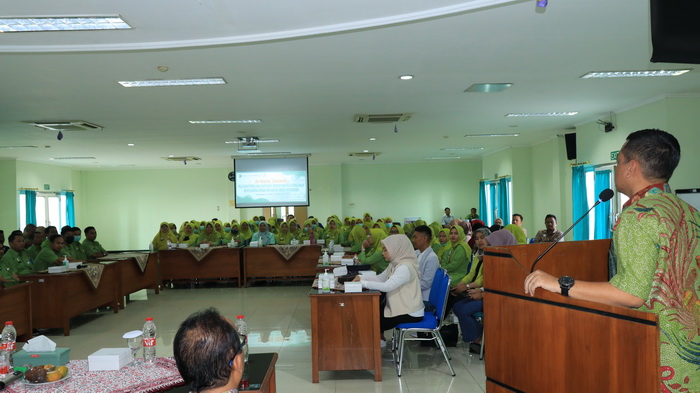BERI MOTIVASI : Wali Kota Pekalongan saat memberikan motivasi kepada peserta In House Training RSUD Bendan Kamis (22/2/2024).