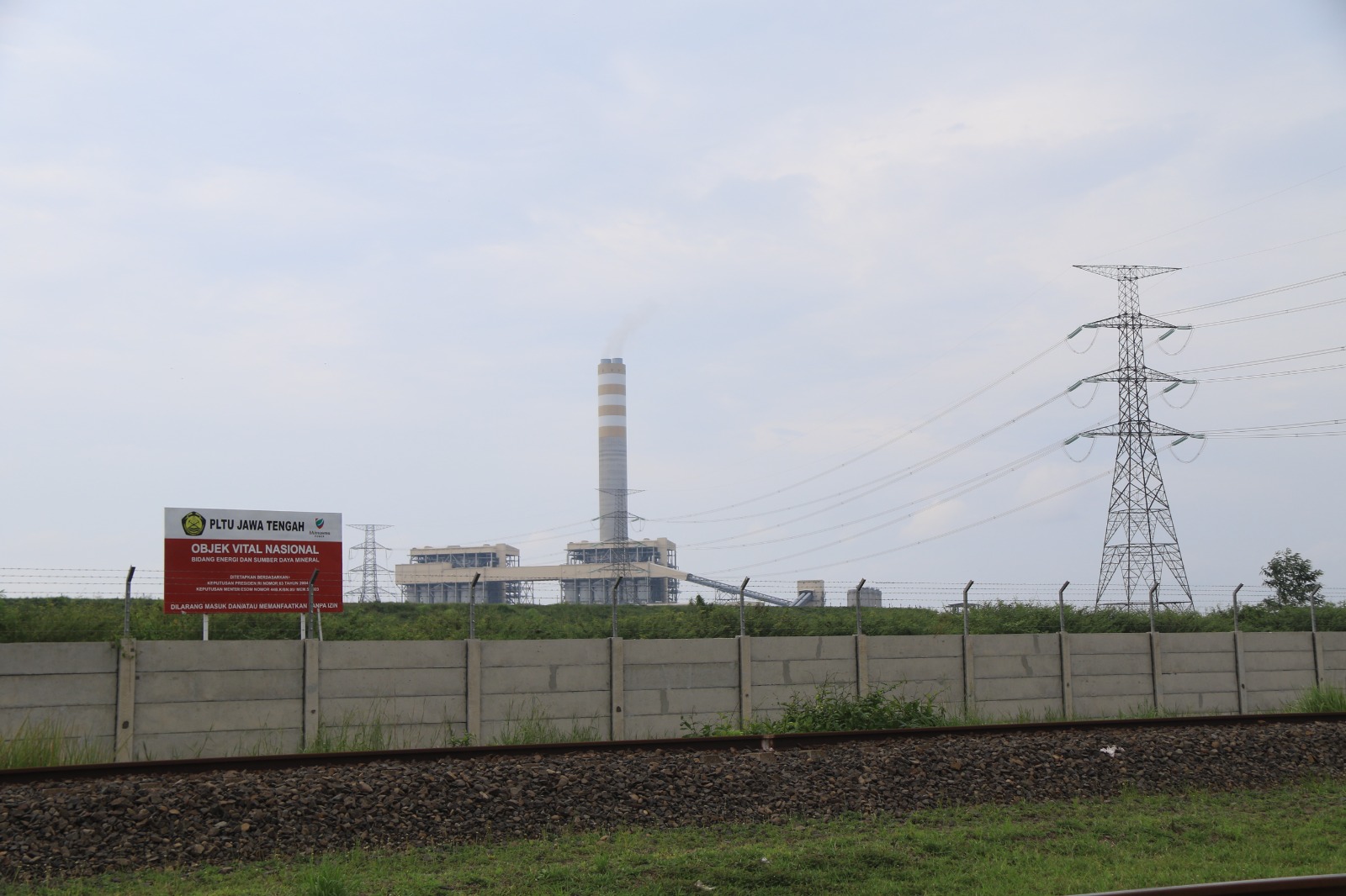 OBVITNAS: Papan Informasi Obvitnas PLTU Jawa Tengah milik PT Bhimasena Power Indonesia sudah terpasang di 9 titik area. (istimewa)