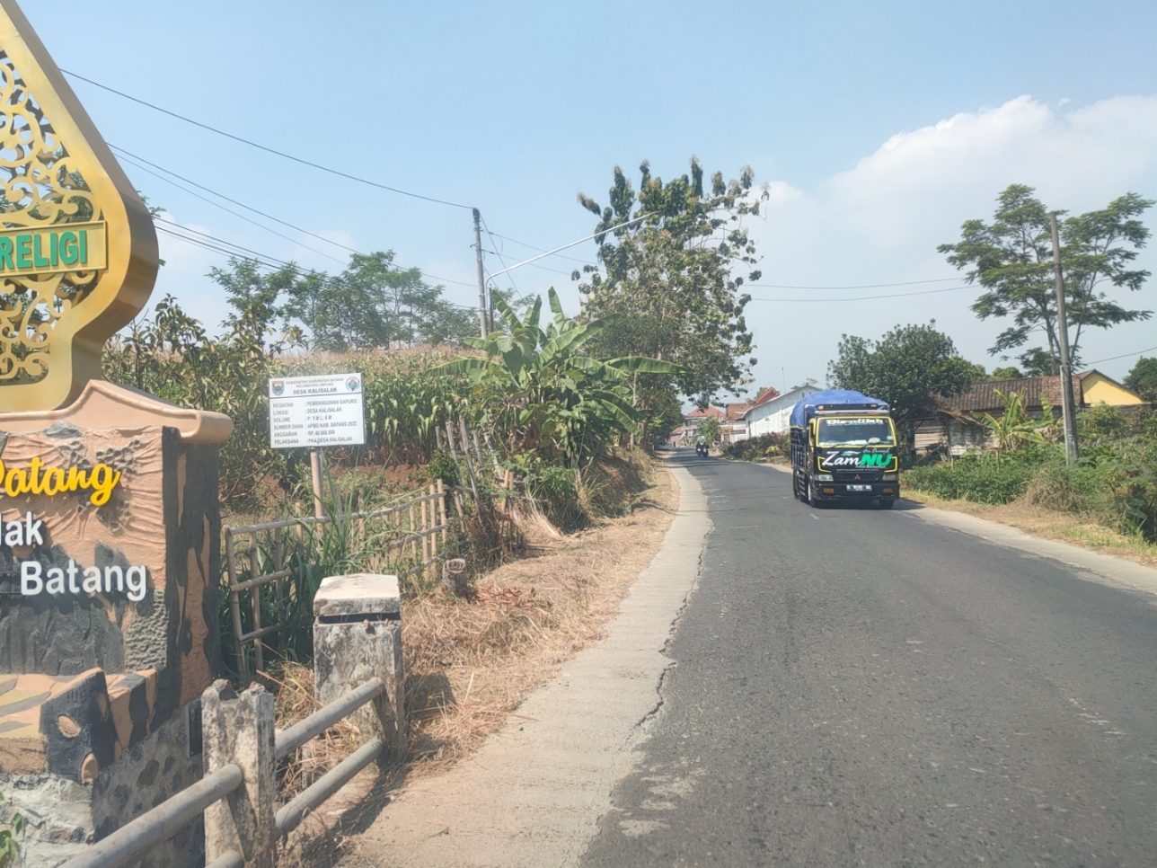 TINGKATKAN INFRASTRUKTUR : Jalan penghubung Petamanan-Sidomulyo mendapatkan anggaran peningkatan kualitas jalan.