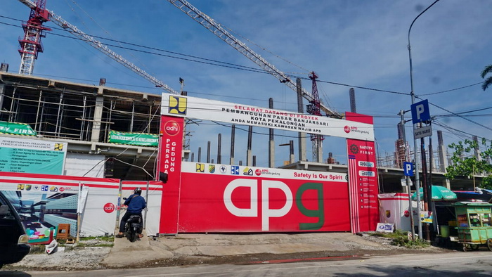 KEBUT PEMBANGUNAN : Progres pembangunan Pasar Banjarsari di Jalan Sultan Agung Pekalongan Timur.