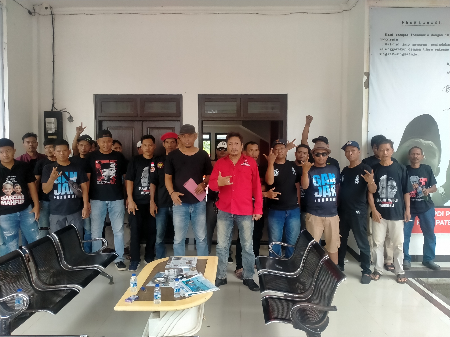 POLITIK: Relawan Ganjar-Mahfud saat aksi damai di DPC PDI Perjuangan Kabupaten Pekalongan, Jumat (8/3/2024).