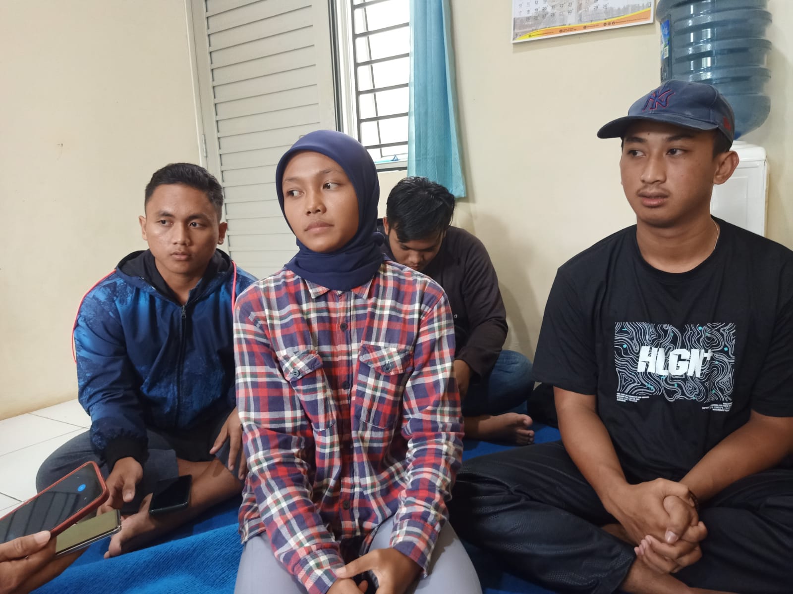 SAMBAT: Empat atlet kontingen Kabupaten Pekalongan peraih medali pada ajang Porprov 2023 saat bercerita bonus belum mereka terima, Rabu (13/3/2024).