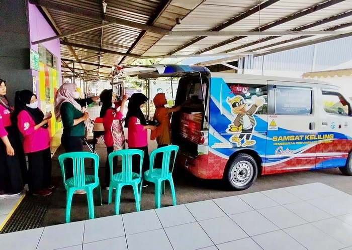 LAYANAN: Samsat Kota Pekalongan saat menggelar layanan Pajak Keliling di beberapa waktu kemarin.