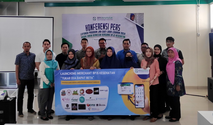 PERWAKILAN MERCHANT FOTO BERSAMA: Perwakilan Merchant di wilayah kerja BPJS Cabang Pekalongan saat berfoto bersama usai melakukan tanda tangan kerjasama, Rabu (20/3/2024).