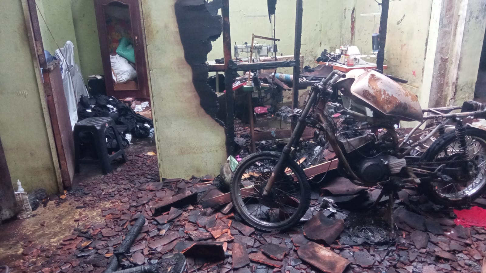 KEBAKARAN: Kondisi rumah korban usai kebakaran pada Rabu (27/3/2024), Desa Menjangan, Bojong, Kabupaten Pekalongan.