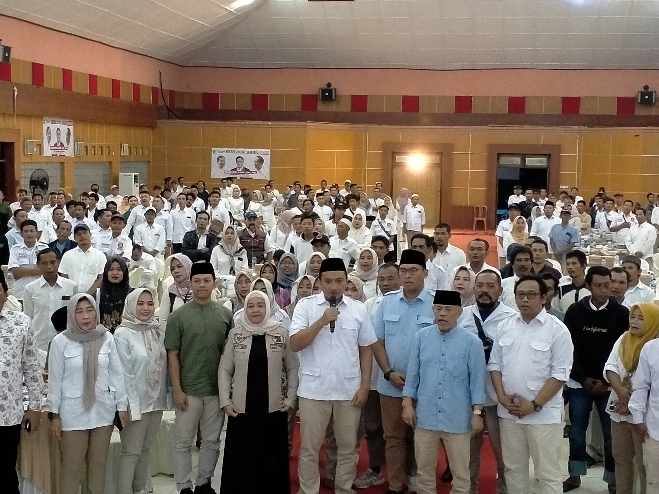 POLITIK: Sudaryono saat di tengah-tengah ratusan kader Partai Gerindra Kabupaten Pekalongan ketika pembacaan deklarasi dukungan kepadanya untuk maju ke Pilgub Jateng, Kamis (28/3/2024).