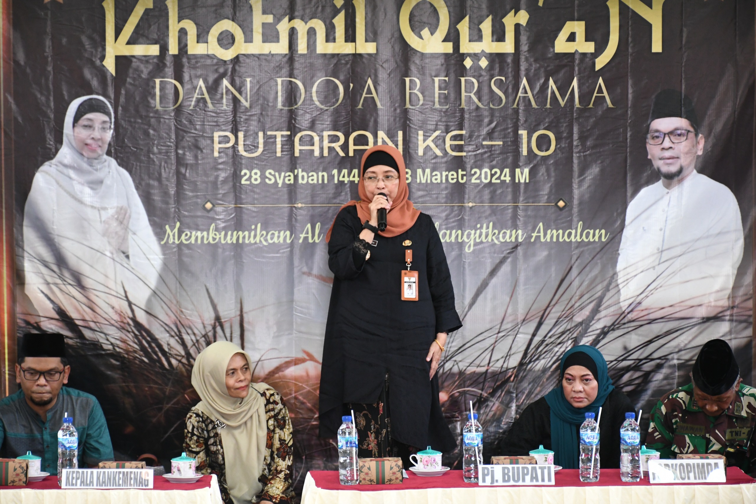 SOSIAL: Pj Bupati Batang saat mengikuti gelaran Khotmil Quran yang menjadi sarana ikhtiar untuk keselamatan daerah. (istimewa)