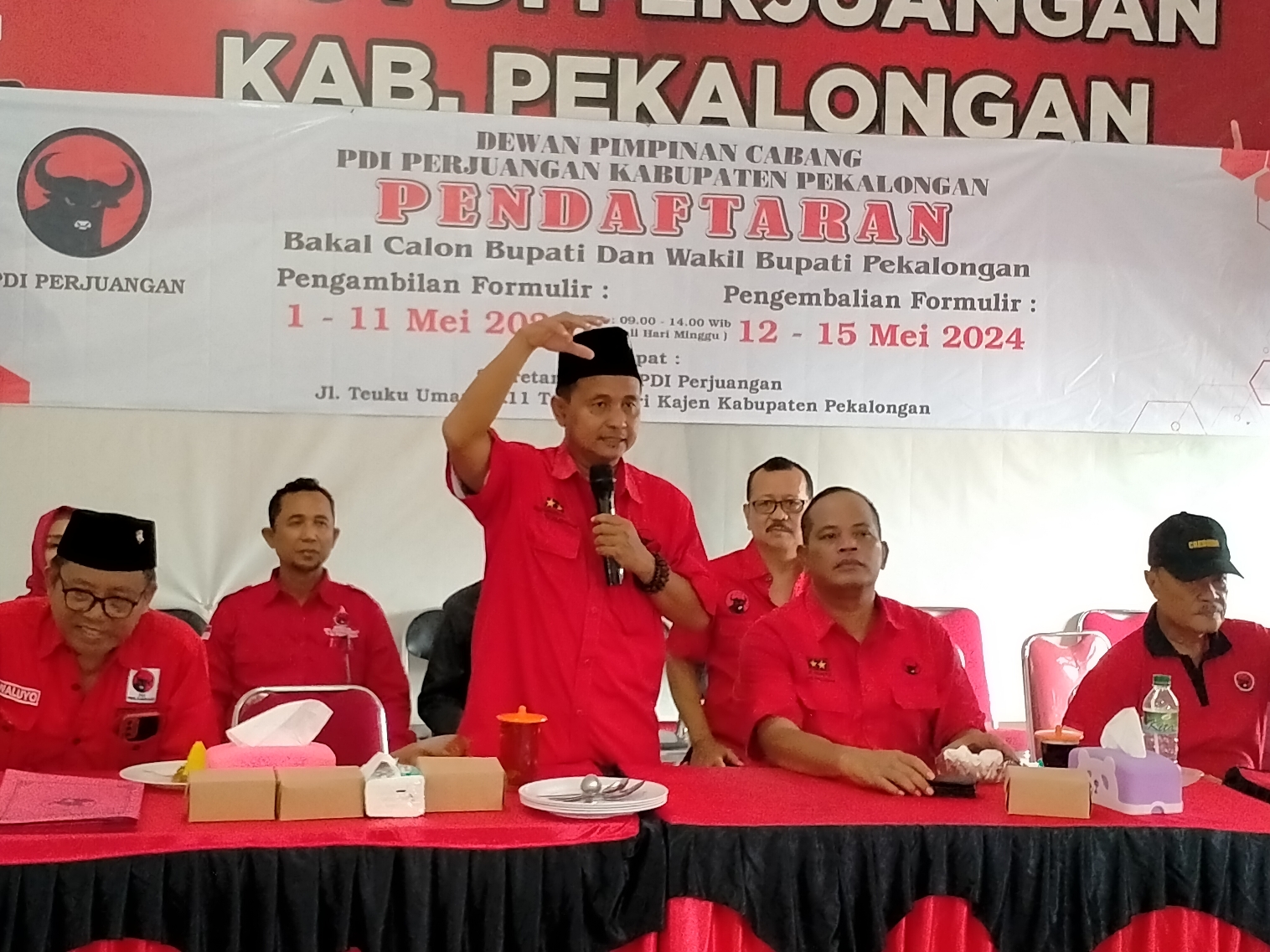 POLITIK: Riswadi saat menghadiri acara pembukaan pendaftaran bacabup dan bacawabup PDI Perjuangan untuk Pilkada 2024 Kabupaten Pekalongan, Rabu (1/5/2024).