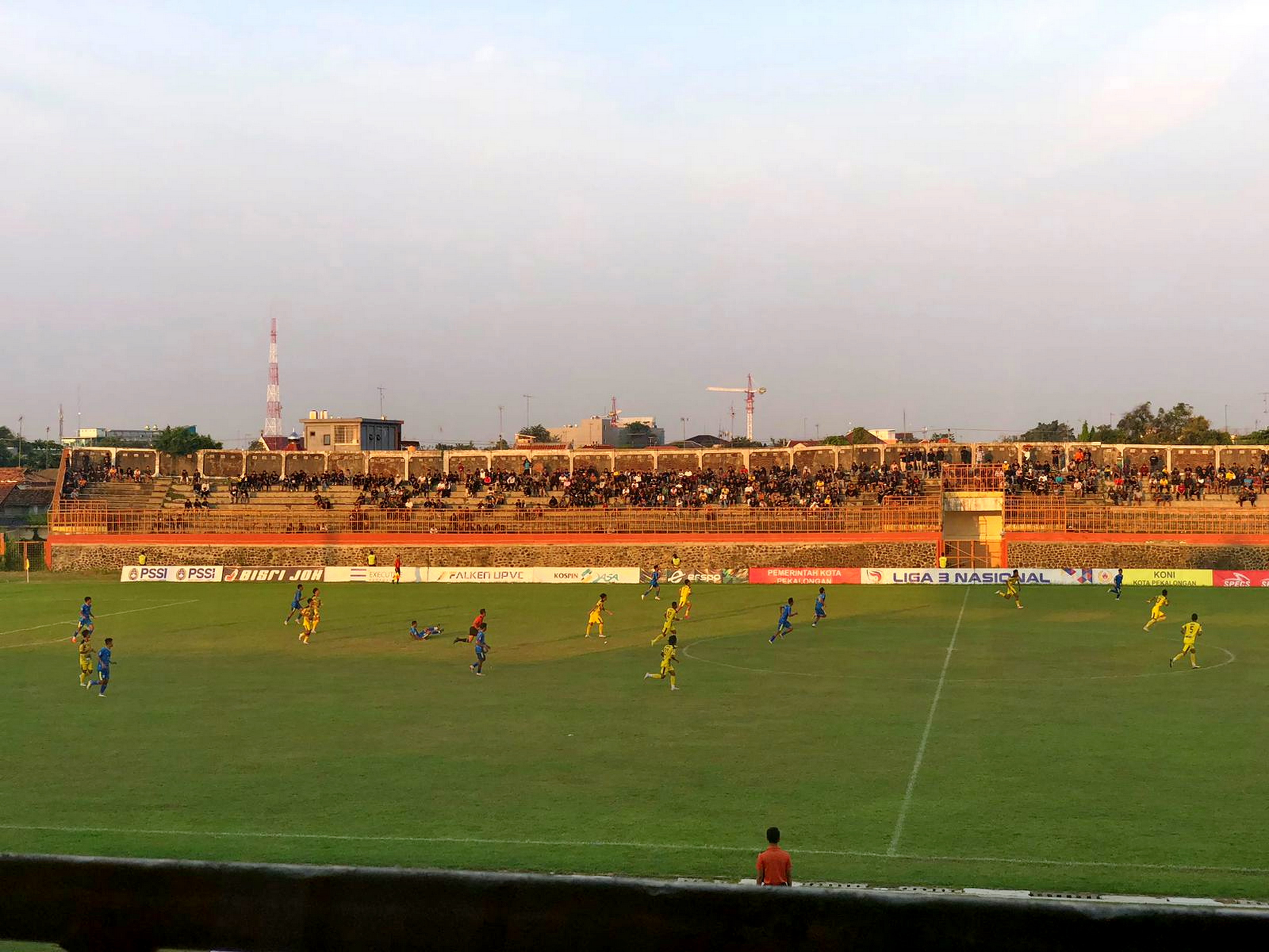 SERU: Pertandingan ketiga Persip Pekalongan penuh dukungan suproter, yang ingin klub kesayangan bisa menang dan lolos, pada MInggu (5/5/2024).